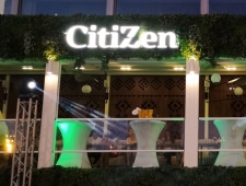 litere-luminoase-cu-plante-artificiale--Restaurant-CITIZEN-Iasi