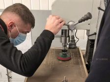 Detaliu productie placa comemorativa turnata in bronz George Enescu